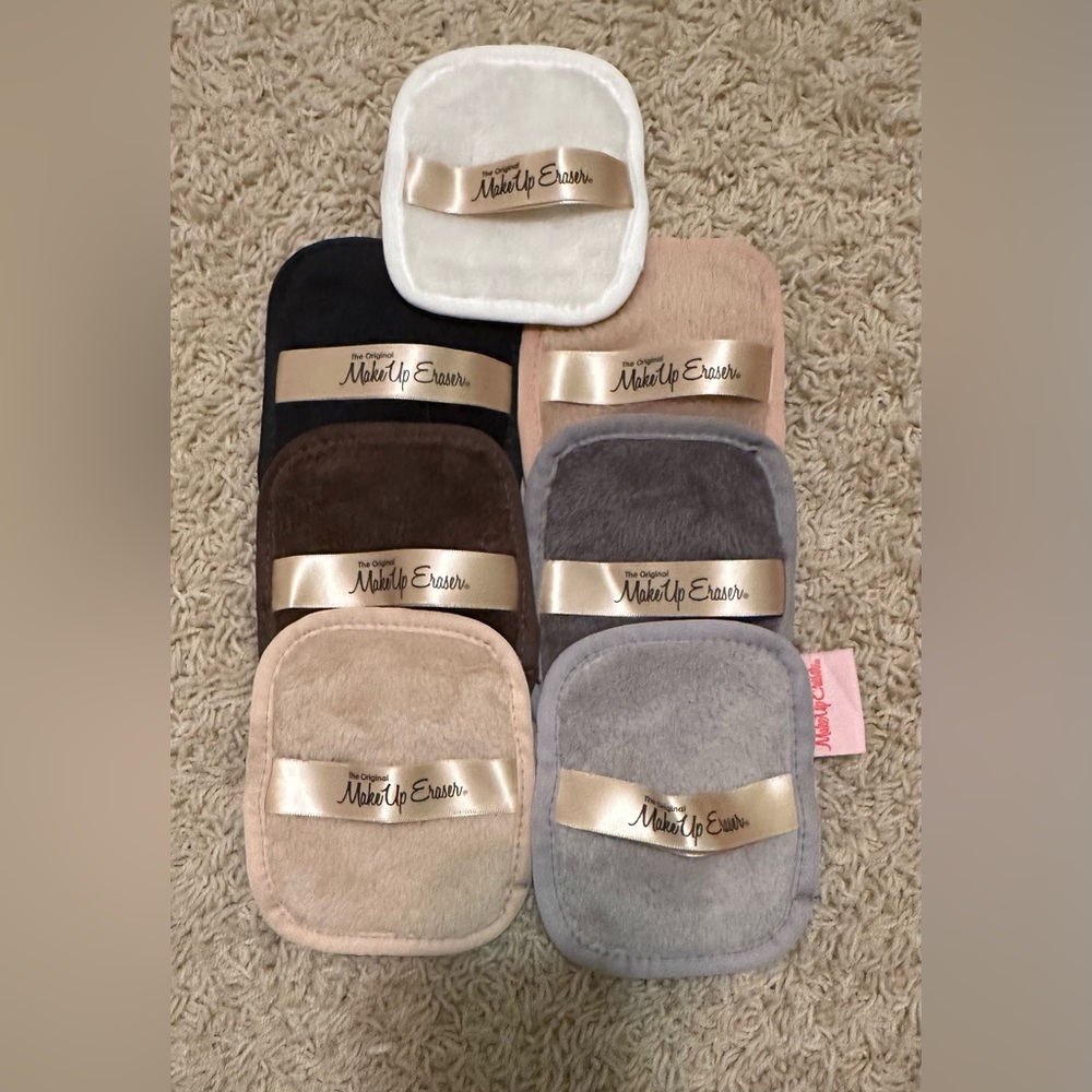 NWOT MAKEUP UP ERASER 7 day MINI SET